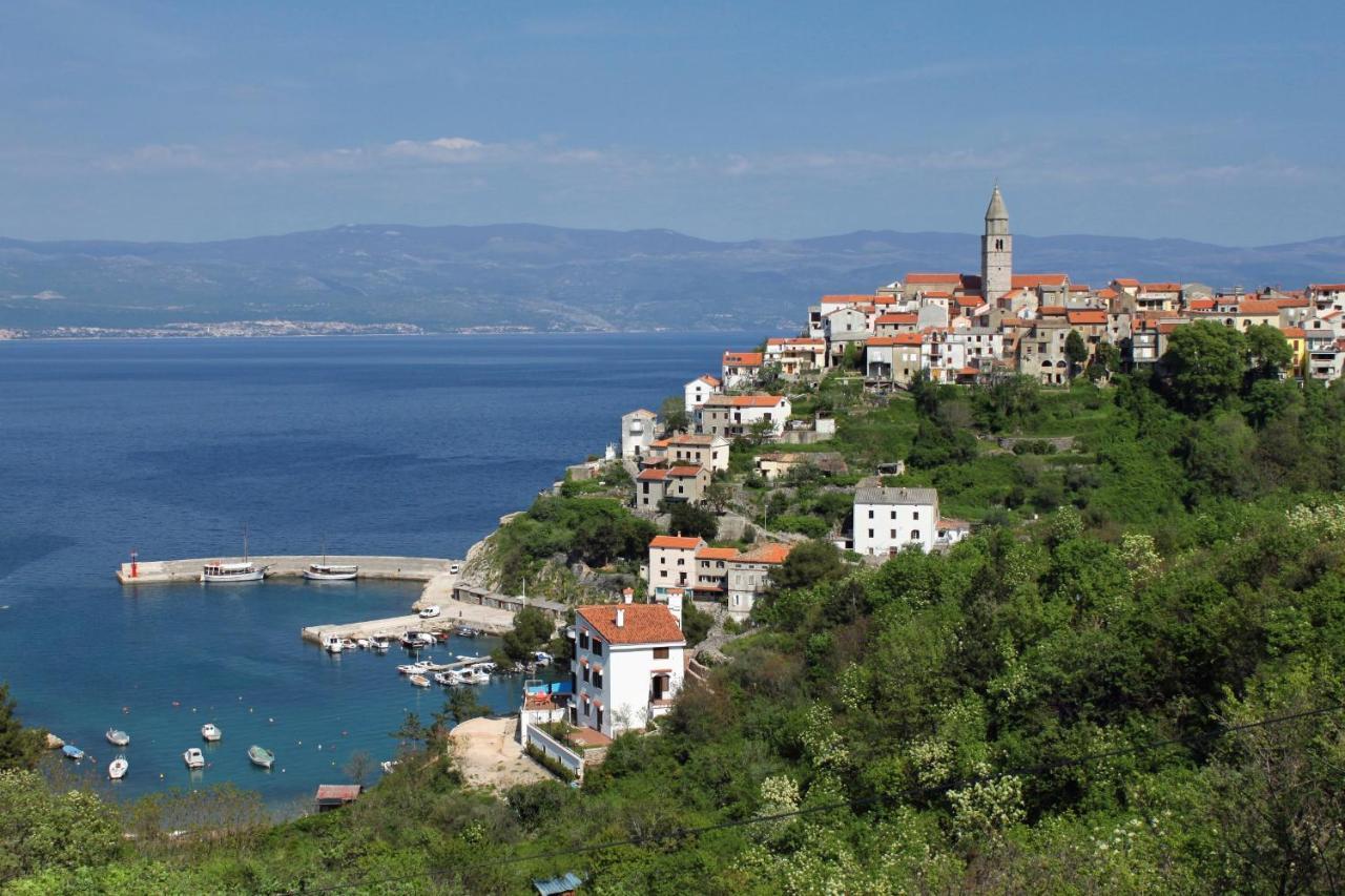 Apartments And Rooms With Parking Space Vrbnik, Krk - 5301 Exterior foto