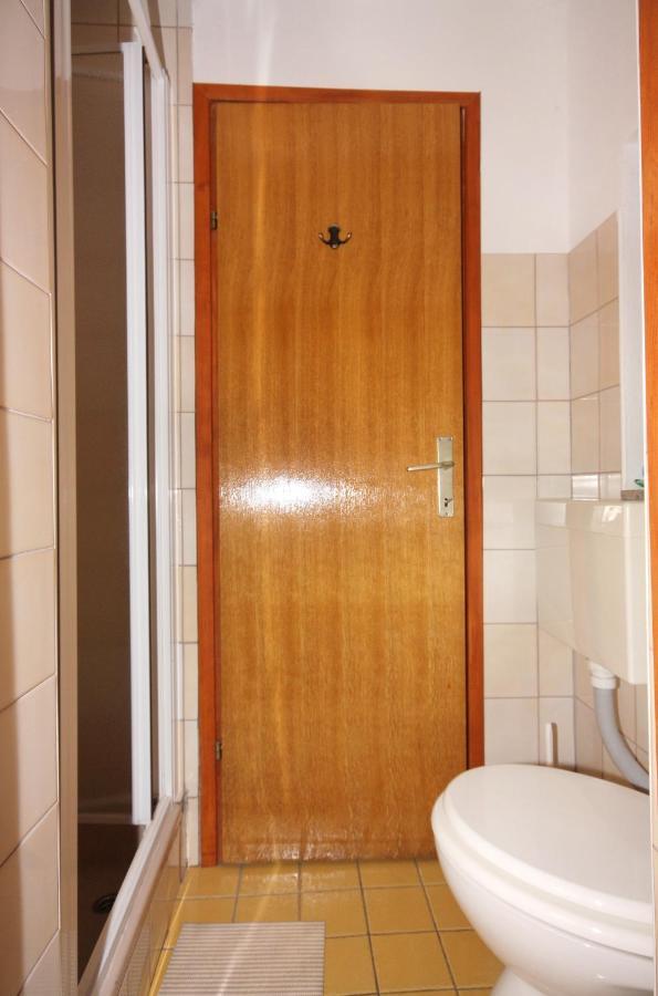 Apartments And Rooms With Parking Space Vrbnik, Krk - 5301 Exterior foto
