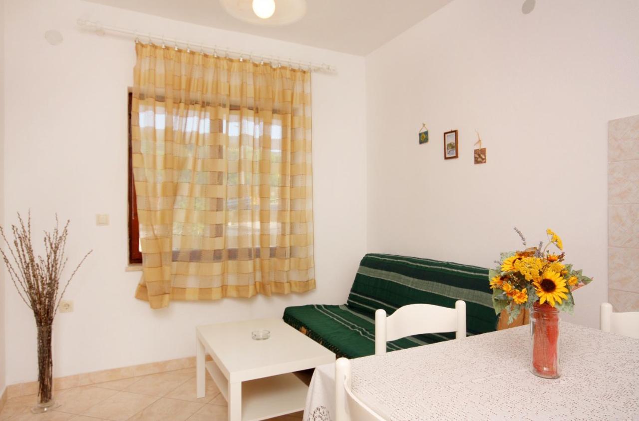 Apartments And Rooms With Parking Space Vrbnik, Krk - 5301 Exterior foto